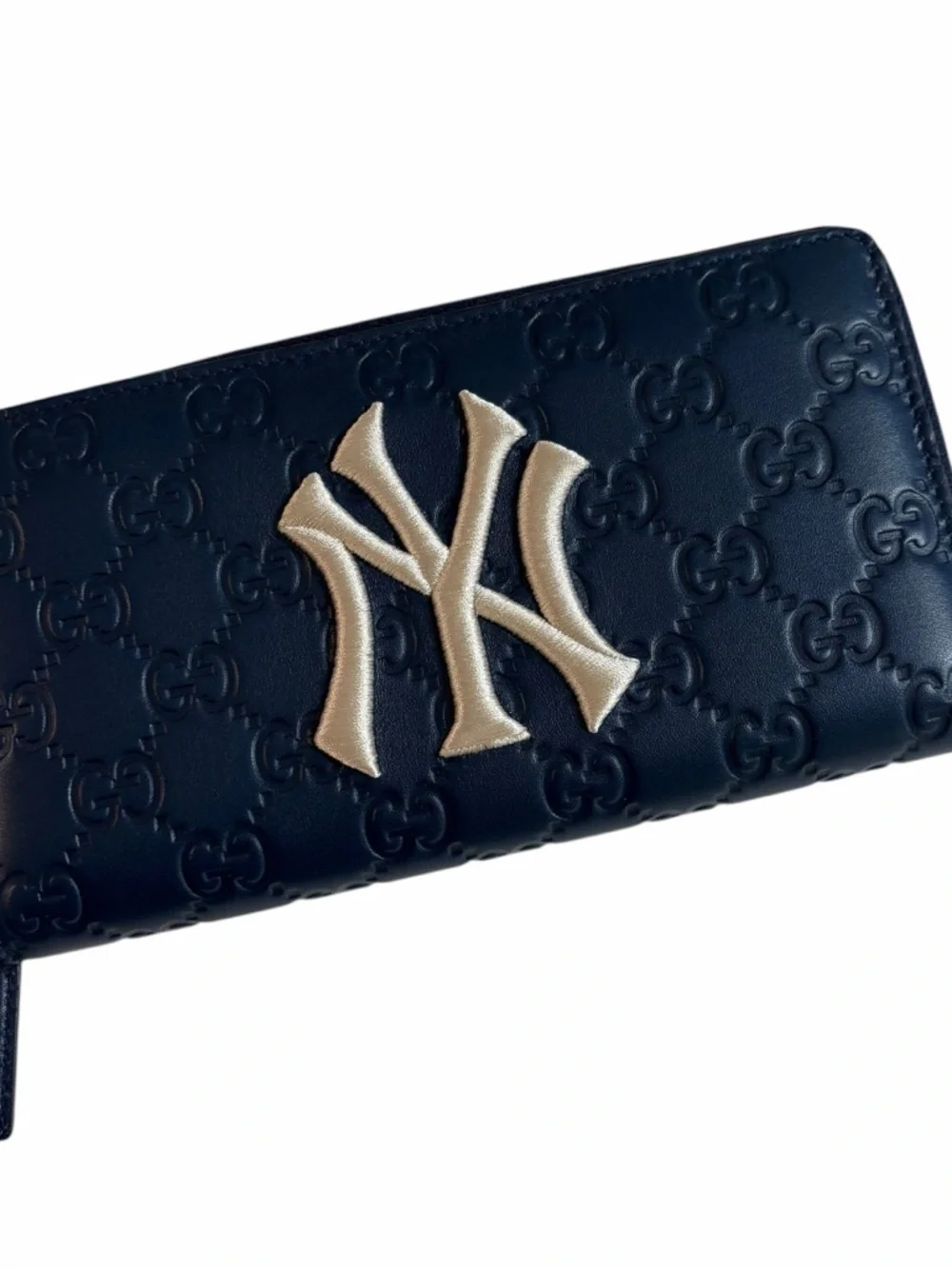 Gucci NAVY Embossed Embroidered Yankees Zip Around Wallet - Picture 5 of 14